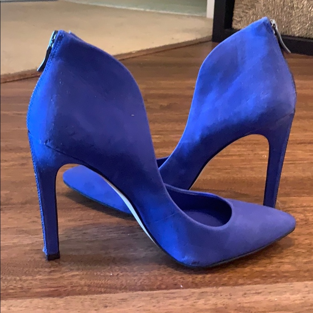 BCBG pumps